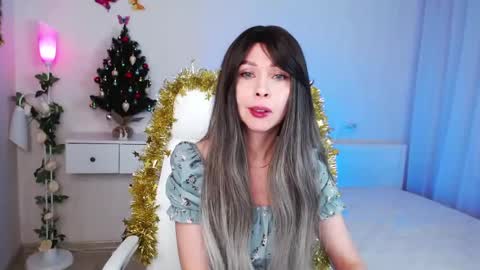 Snapshot of wendifoster chatting on 01.08.25 Wendi Foster online show from 01.08.25