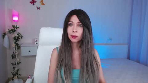 Snapshot of wendifoster chatting on 02.03.25 Wendi Foster online show from 02.03.25