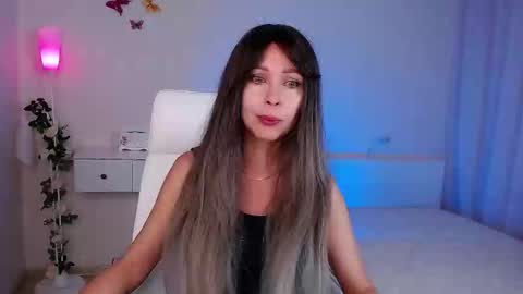 Snapshot of wendifoster chatting on 09.23.25 Wendi Foster online show from 09.23.25