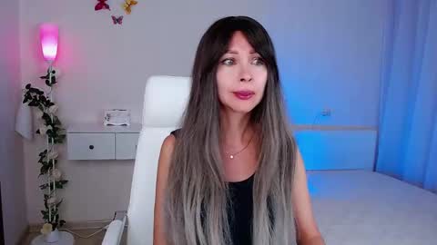 Snapshot of wendifoster chatting on 09.24.25 Wendi Foster online show from 09.24.25