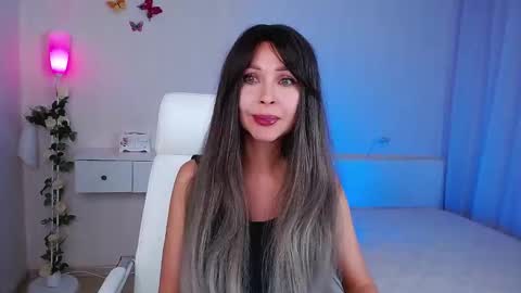 Snapshot of wendifoster chatting on 10.07.25 Wendi Foster online show from 10.07.25