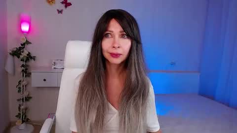 Snapshot of wendifoster chatting on 10.10.25 Wendi Foster online show from 10.10.25