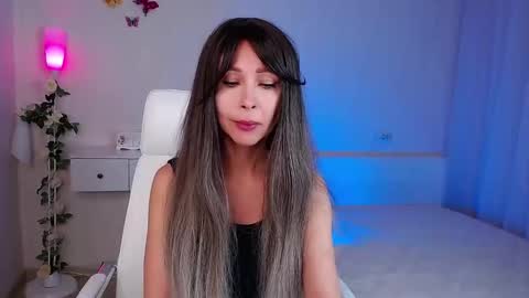 Snapshot of wendifoster chatting on 10.13.25 Wendi Foster online show from 10.13.25