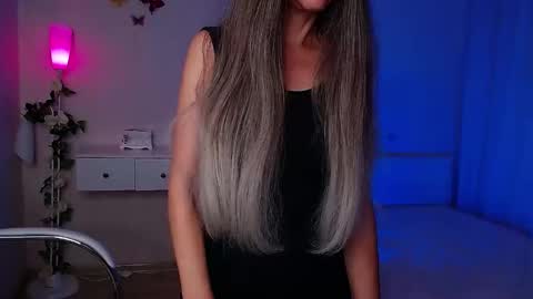 Snapshot of wendifoster chatting on 10.24.25 Wendi Foster online show from 10.24.25