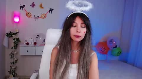 Snapshot of wendifoster chatting on 10.29.25 Wendi Foster online show from 10.29.25