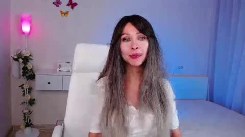 Snapshot of wendifoster chatting on 11.07.25 Wendi Foster online show from 11.07.25