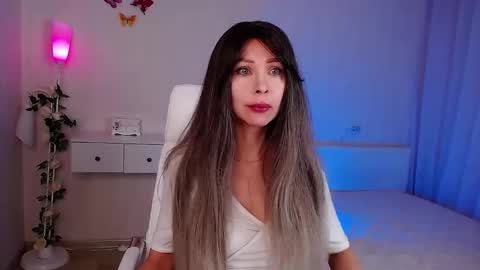 Snapshot of wendifoster chatting on 11.17.25 Wendi Foster online show from 11.17.25