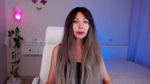 Snapshot of wendifoster chatting on 11.20.25 Wendi Foster online show from 11.20.25