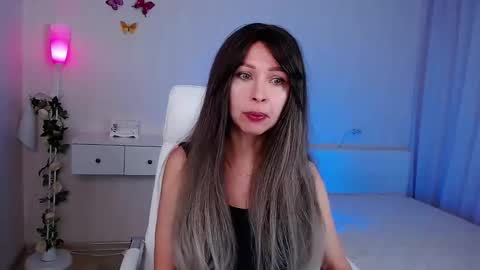 Snapshot of wendifoster chatting on 11.24.25 Wendi Foster online show from 11.24.25