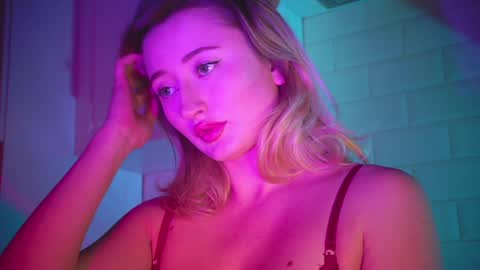 Daisy    online show from 12.06.24