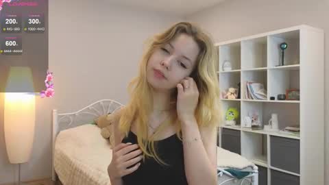 Snapshot of wendy_cutiex chatting on 10.02.25 Wendy online show from 10.02.25