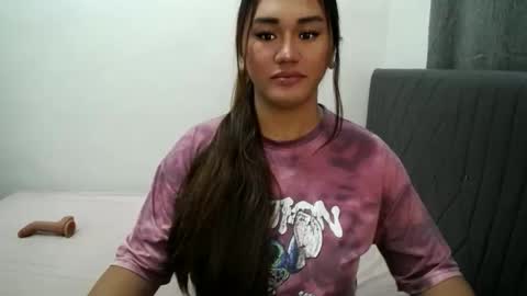 Snapshot of wetdreamasiax chatting on 10.21.25 jess online show from 10.21.25