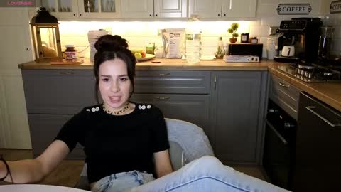 Snapshot of whats_her_name chatting on 01.22.25 Victoria Maria online show from 01.22.25