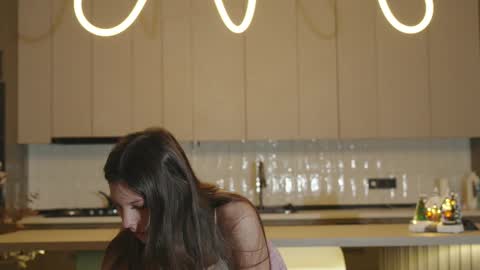 Naomi online show from 12.05.25