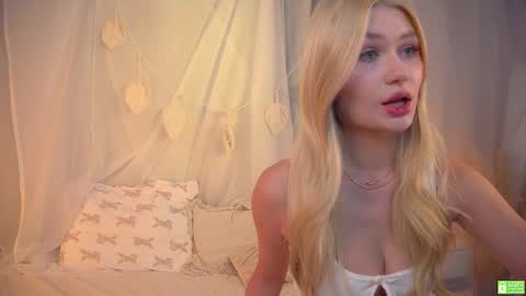 Snapshot of white_godness chatting on 02.16.25 Chloe NEXT STREAM - 1 december online show from 02.16.25