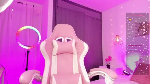 Snapshot of whiteatenea chatting on 02.06.25 whiteatenea online show from 02.06.25