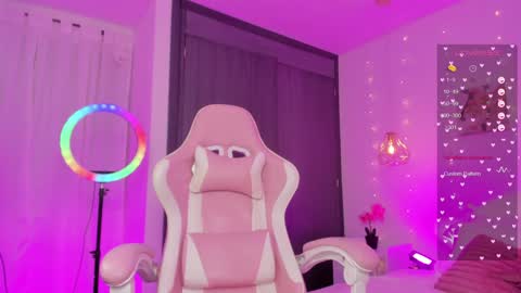 Snapshot of whiteatenea chatting on 02.08.25 whiteatenea online show from 02.08.25