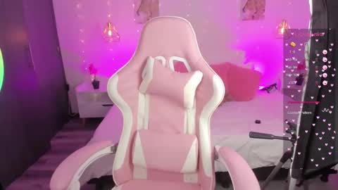 Snapshot of whiteatenea chatting on 02.13.25 whiteatenea online show from 02.13.25