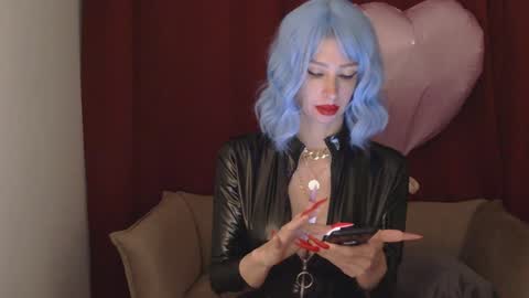 White Queen online show from 01.26.25
