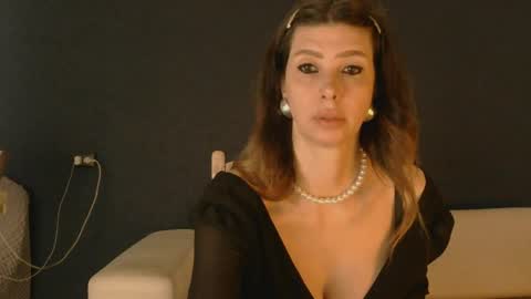 White Queen online show from 05.18.26