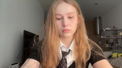 Alisa online show from 10.17.25