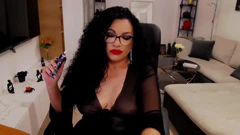 Snapshot of wicked_hilde chatting on 12.22.24 Milf Amy online show from 12.22.24