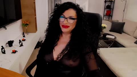 Snapshot of wicked_hilde chatting on 12.22.24 Milf Amy online show from 12.22.24