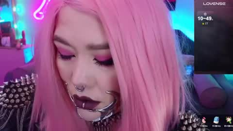 Laura  online show from 12.11.24