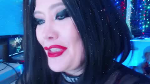 Laura  online show from 01.12.25