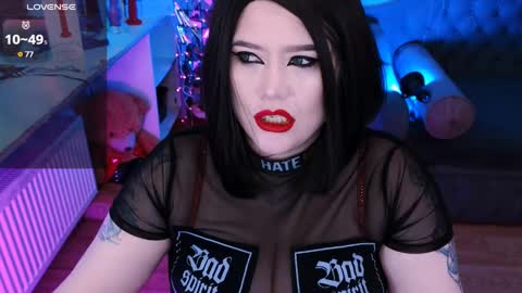 Laura  online show from 02.11.25