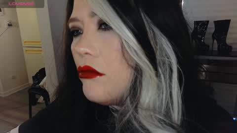 Laura  online show from 04.15.26