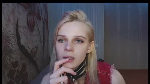 Snapshot of wicky_hey chatting on 02.28.25 Victoria online show from 02.28.25