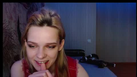 Snapshot of wicky_hey chatting on 09.26.25 Victoria online show from 09.26.25