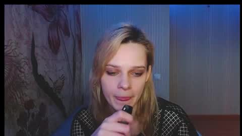 Snapshot of wicky_hey chatting on 10.29.25 Victoria online show from 10.29.25