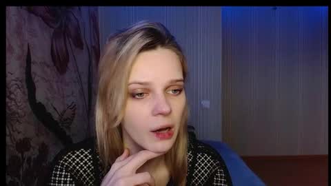 Snapshot of wicky_hey chatting on 11.27.25 Victoria online show from 11.27.25