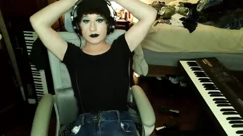 Countess of Hotdogs online show from 11.20.25