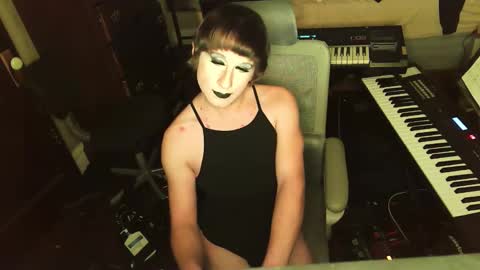 Countess of Hotdogs online show from 12.14.25