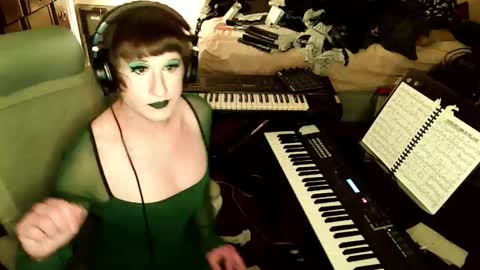 Countess of Hotdogs online show from 12.18.25