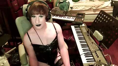Countess of Hotdogs online show from 01.12.26