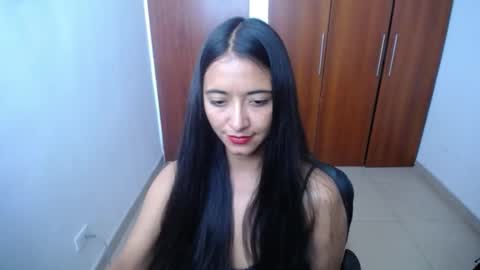 Ilauren online show from 01.07.25