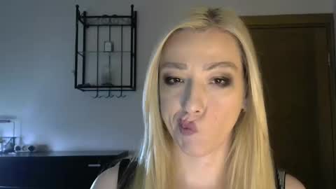 Snapshot of wild_silk_desire chatting on 01.20.25 Alina online show from 01.20.25