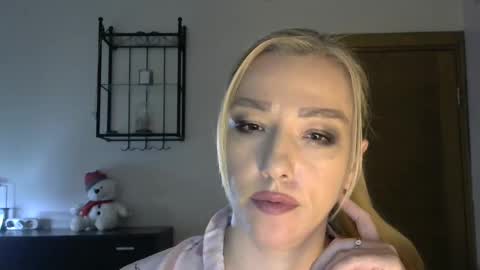 Snapshot of wild_silk_desire chatting on 02.03.25 Alina online show from 02.03.25