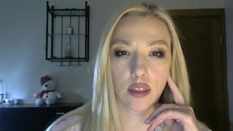 Snapshot of wild_silk_desire chatting on 02.05.25 Alina online show from 02.05.25