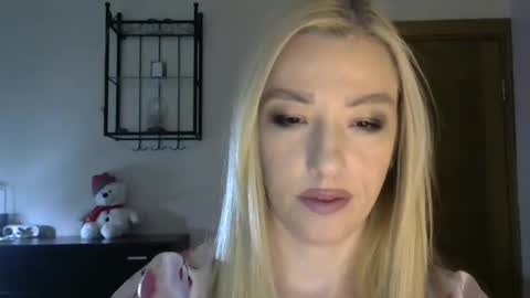 Snapshot of wild_silk_desire chatting on 02.06.25 Alina online show from 02.06.25