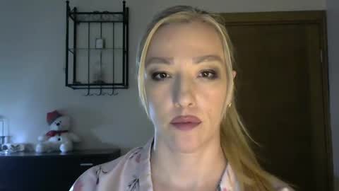 Snapshot of wild_silk_desire chatting on 02.08.25 Alina online show from 02.08.25