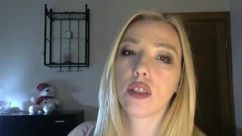 Snapshot of wild_silk_desire chatting on 02.17.25 Alina online show from 02.17.25