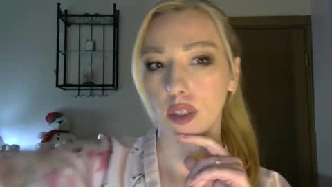 Snapshot of wild_silk_desire chatting on 02.21.25 Alina online show from 02.21.25