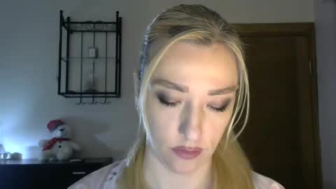 Snapshot of wild_silk_desire chatting on 02.22.25 Alina online show from 02.22.25