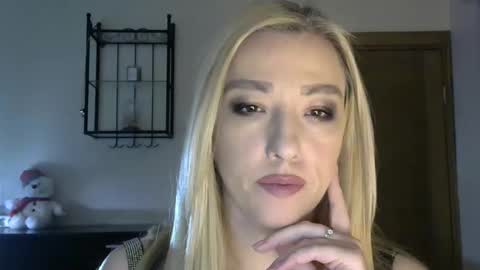 Snapshot of wild_silk_desire chatting on 02.26.25 Alina online show from 02.26.25