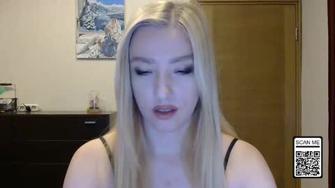 Snapshot of wild_silk_desire chatting on 10.10.25 Alina online show from 10.10.25